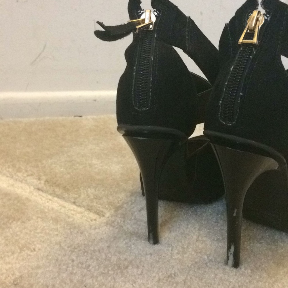 Guess Heels - Picture 3 of 4